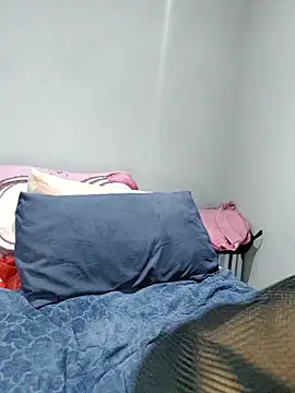 Naive618 online show from November 18, 2025, 9:30 pm