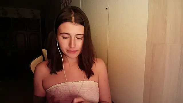 KristinaScott online show from March 17, 2026, 6:33 pm