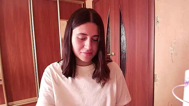 KristinaScott online show from April 12, 2026, 10:42 am