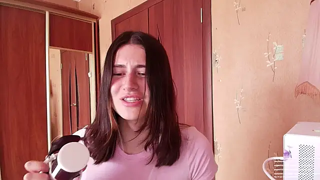 KristinaScott online show from April 15, 2026, 2:46 pm