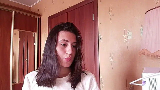 KristinaScott online show from April 18, 2026, 1:26 pm