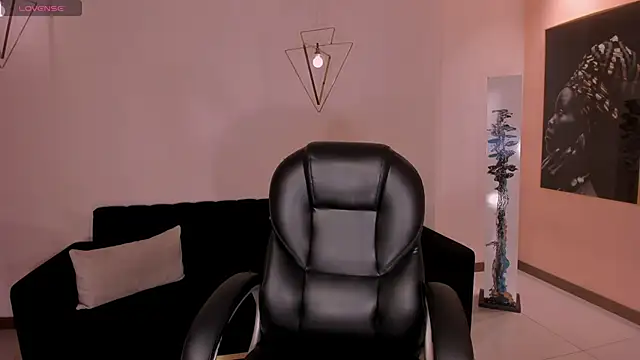 HaileyRoss  online show from June 11, 2026, 11:58 pm