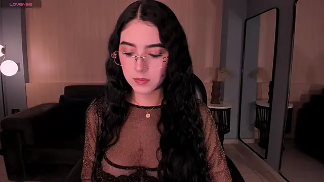 HaileyRoss  online show from June 19, 2026, 2:38 am