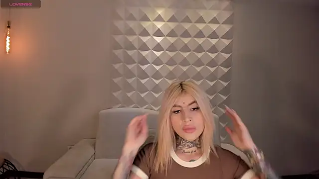 CarlaBrunni online show from January 9, 2026, 1:03 pm