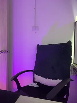 Snapshot of LaraDanverss chatting on December 16, 2025, 7:08 pm LaraDanverss online show from December 16, 2025, 7:08 pm