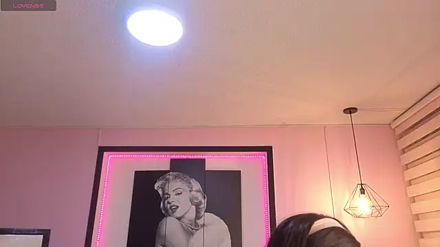 Snapshot of Milu_carbajal_x chatting on May 16, 2026, 5:26 am Milu carbajal x online show from May 16, 2026, 5:26 am