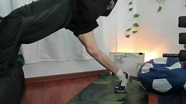 AngelDamianArt online show from February 5, 2026, 8:13 pm