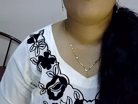 Muskan Jha online show from July 3, 2026, 1:06 pm