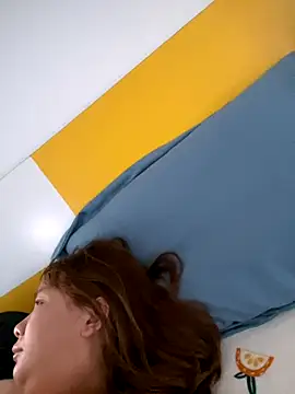 yiyi0316 online show from December 2, 2025, 6:08 am