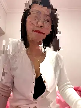 xiaoling2358 online show from November 24, 2025, 1:44 pm