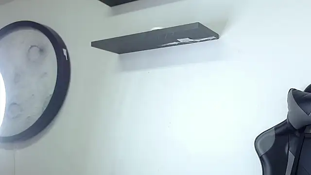 Snapshot of Nina-foxx chatting on December 18, 2025, 7:53 pm Nina-foxx online show from December 18, 2025, 7:53 pm