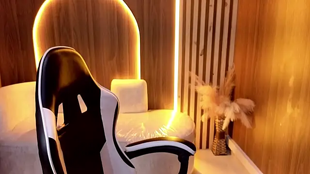 Peige Tx online show from December 15, 2025, 1:04 pm