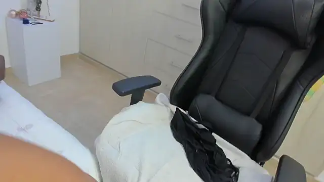 BWW-CINDY11 online show from December 21, 2025, 3:35 am