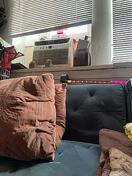 Motherbigbus online show from December 21, 2025, 7:32 pm