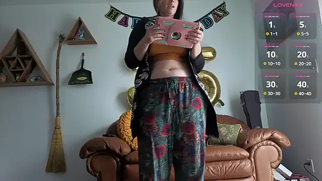 Snapshot of bruisedblossoms chatting on February 12, 2026, 8:37 pm bruisedblossoms online show from February 12, 2026, 8:37 pm