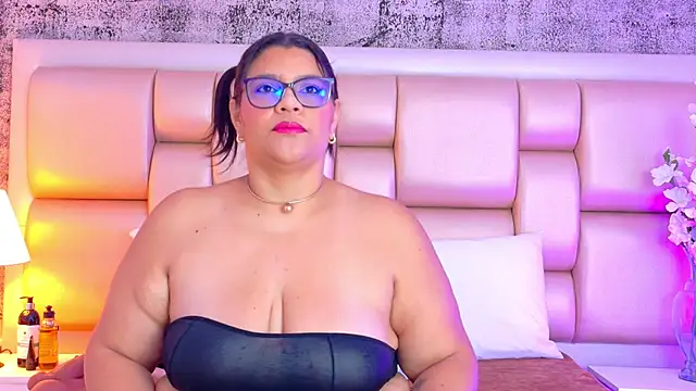 SelennaCooper online show from March 12, 2026, 11:49 am