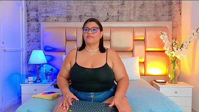 SelennaCooper online show from July 8, 2026, 12:20 pm