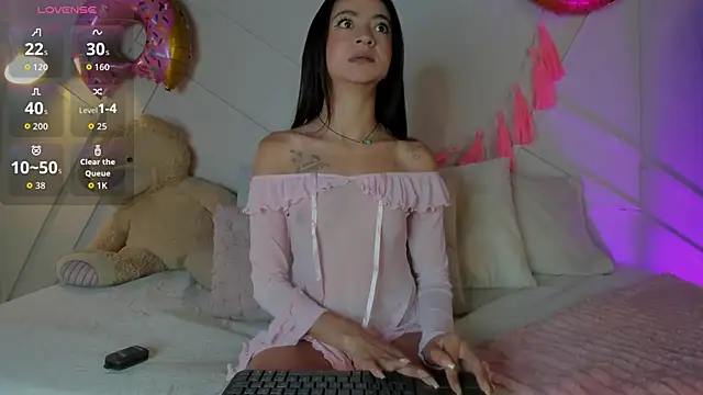 Snapshot of Sofi_vega77 chatting on June 13, 2026, 12:58 pm Sofi vega77 online show from June 13, 2026, 12:58 pm