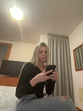 Snapshot of feliciafelon chatting on February 21, 2026, 9:05 pm feliciafelon online show from February 21, 2026, 9:05 pm