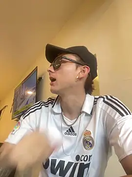 Boyfriend-Hot online show from December 4, 2025, 1:09 pm