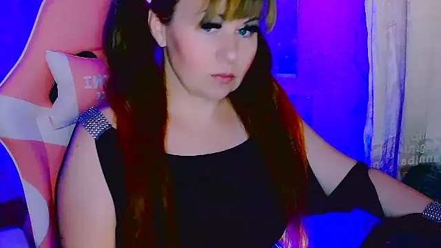 Snapshot of BESTLOLA chatting on November 17, 2025, 10:43 am BESTLOLA online show from November 17, 2025, 10:43 am