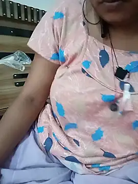 Snapshot of Menka_cut34 chatting on July 10, 2026, 7:01 am Menka cut34 online show from July 10, 2026, 7:01 am