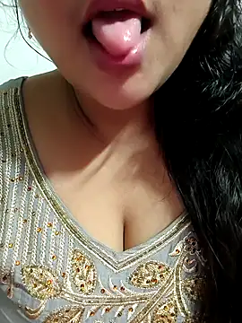 Winter XOXO online show from February 9, 2026, 1:42 am