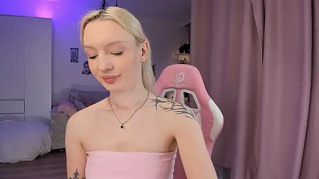 Tiffany Paw online show from February 25, 2026, 3:27 am