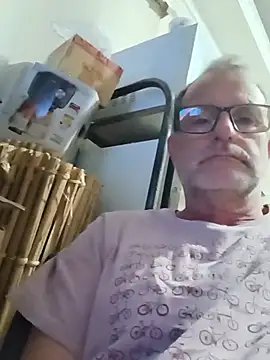 Snapshot of nard53 chatting on July 15, 2026, 8:52 am nard53 online show from July 15, 2026, 8:52 am
