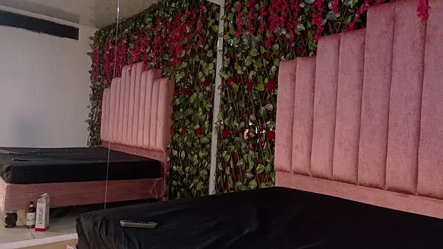 MiaJanss online show from November 25, 2025, 3:01 pm