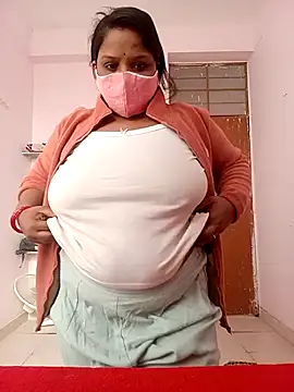 Snapshot of CUTE-LOVE-SWEETS chatting on January 12, 2026, 4:39 am CUTE-LOVE-SWEETS online show from January 12, 2026, 4:39 am