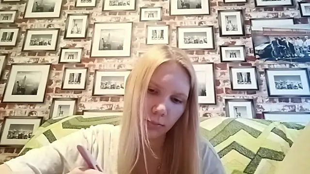 EvieBaggette online show from November 20, 2025, 7:41 am