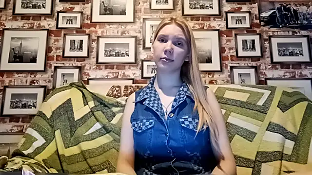 EvieBaggette online show from November 25, 2025, 6:13 am