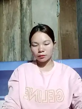 yu-zhen online show from December 15, 2025, 3:55 am