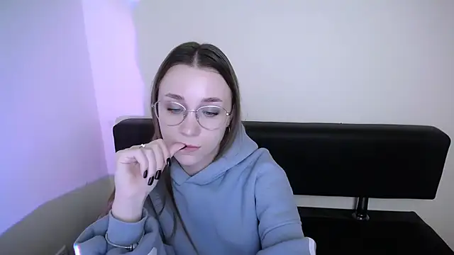 MillaTems  online show from November 20, 2025, 9:53 am