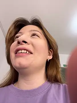 AmberRosewood online show from March 21, 2026, 4:28 am