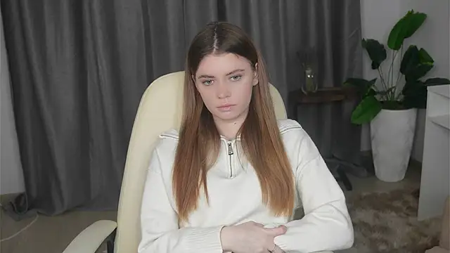 AngelesBenitz online show from November 18, 2025, 2:21 pm