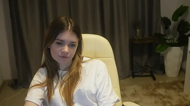 AngelesBenitz online show from November 19, 2025, 1:44 pm