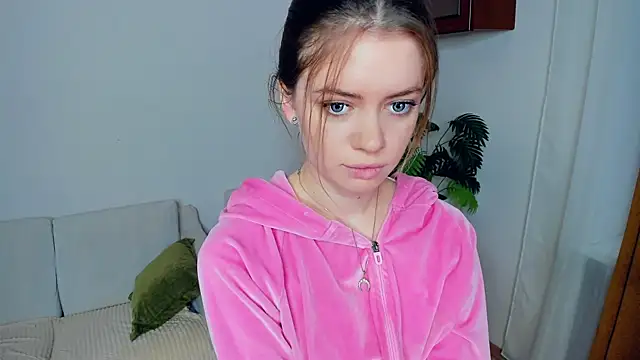 AngelesBenitz online show from December 21, 2025, 7:04 am