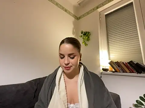 Snapshot of BBoglarka chatting on November 26, 2025, 3:35 pm BBoglarka online show from November 26, 2025, 3:35 pm