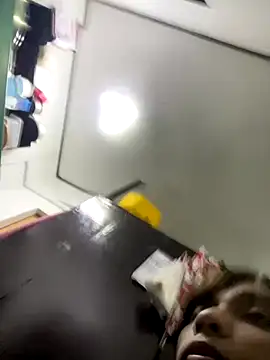 Snapshot of crempieeeee chatting on November 17, 2025, 3:07 pm crempieeeee online show from November 17, 2025, 3:07 pm