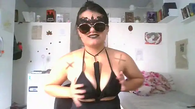 Satanatrix online show from March 19, 2026, 6:23 pm