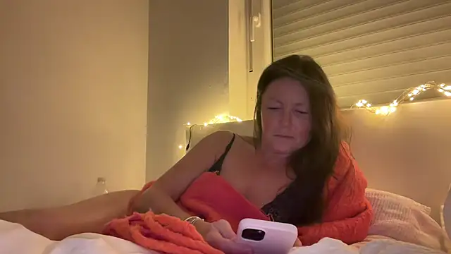 AnnaSophiaX online show from February 5, 2026, 9:52 pm