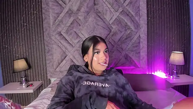 ShirleyJones  online show from November 30, 2025, 12:42 pm