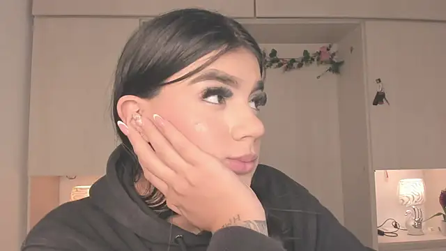 ShirleyJones  online show from December 18, 2025, 8:26 pm