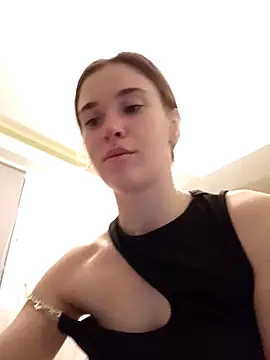 BarniLili online show from December 3, 2025, 4:16 pm