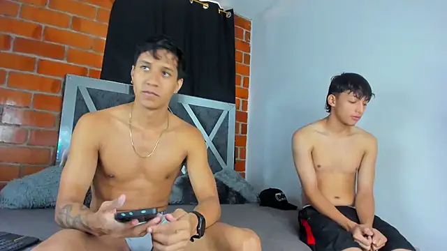 MaelSebasAndRobert1 online show from December 20, 2025, 5:53 pm