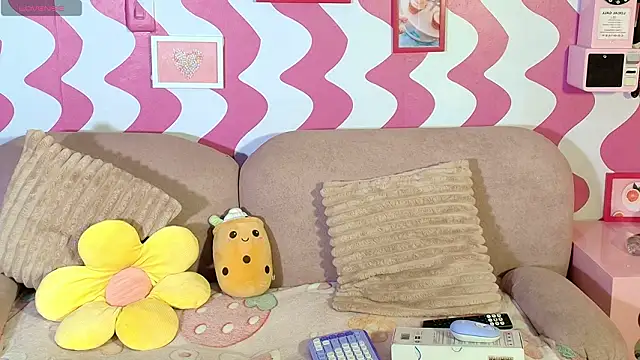 the girl with the red hai online show from February 5, 2026, 3:22 am