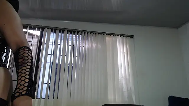 KendraStonee online show from December 17, 2025, 8:37 pm