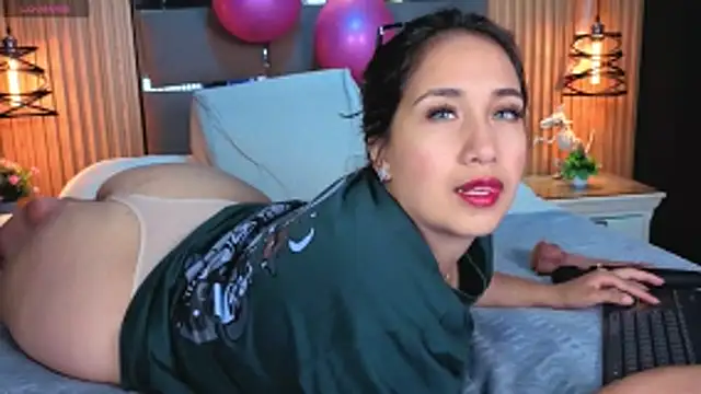 Snapshot of Lauroberts7 chatting on March 13, 2026, 3:35 am Lauroberts7 online show from March 13, 2026, 3:35 am